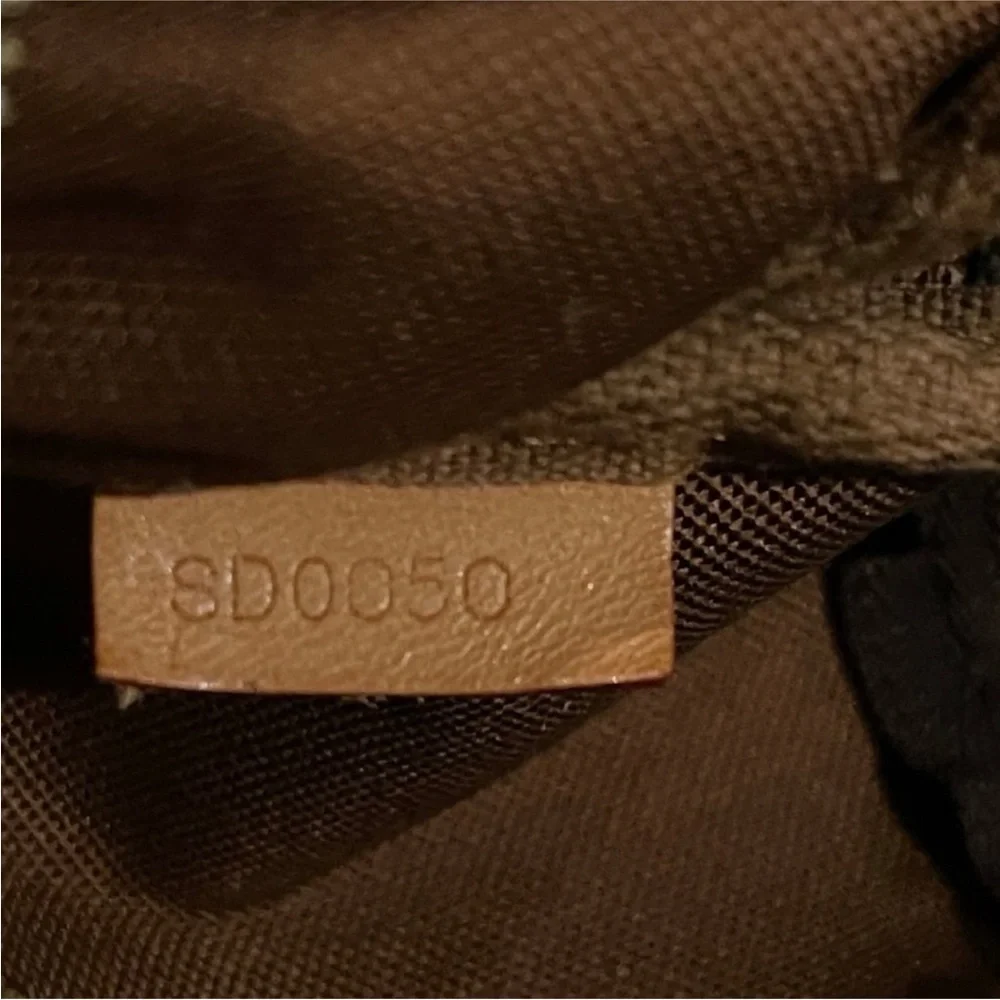 Louis Vuitton Monogram pochette - Picture 12 of 12